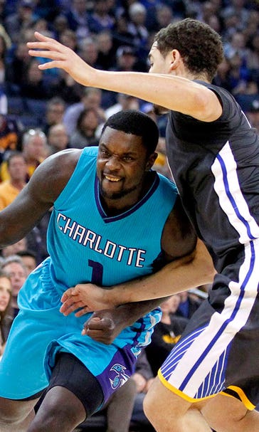 Watch Lance Stephenson slap himself in face, go into a flop